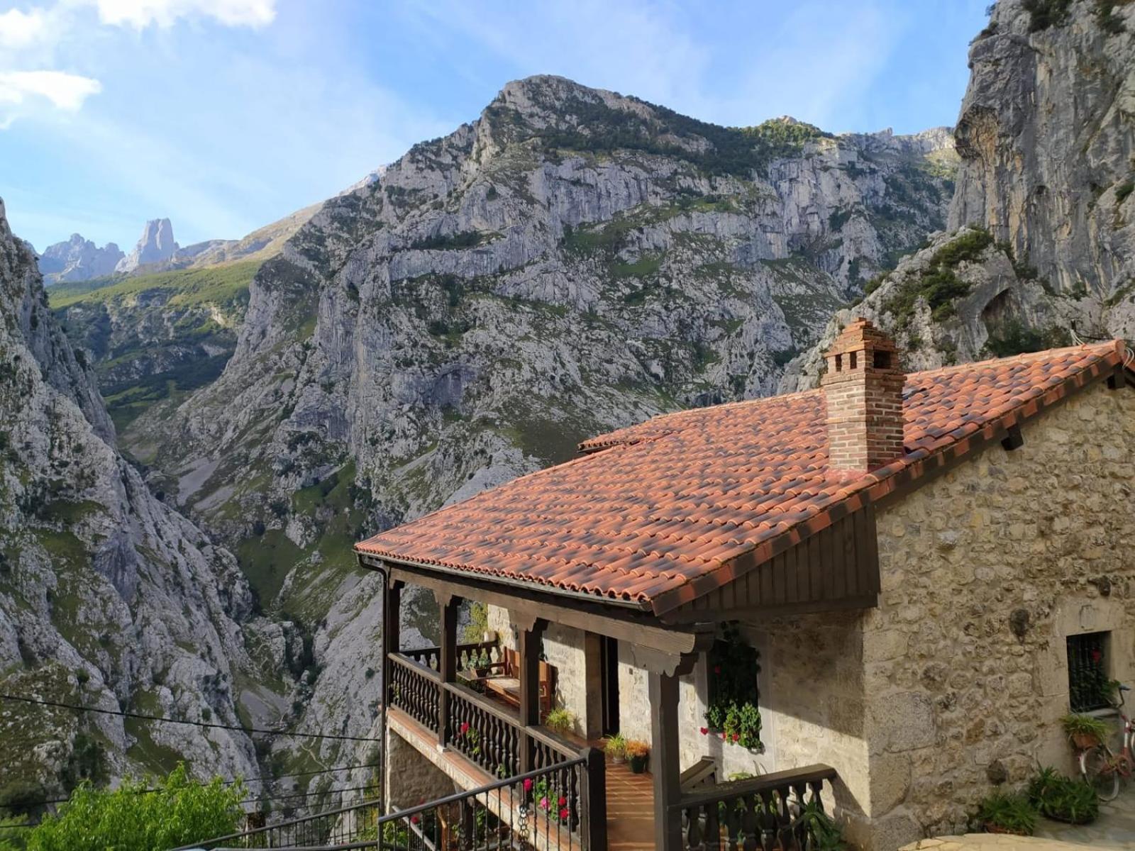 El Portal Del Abuelo Apartment Arenas De Cabrales Bagian luar foto