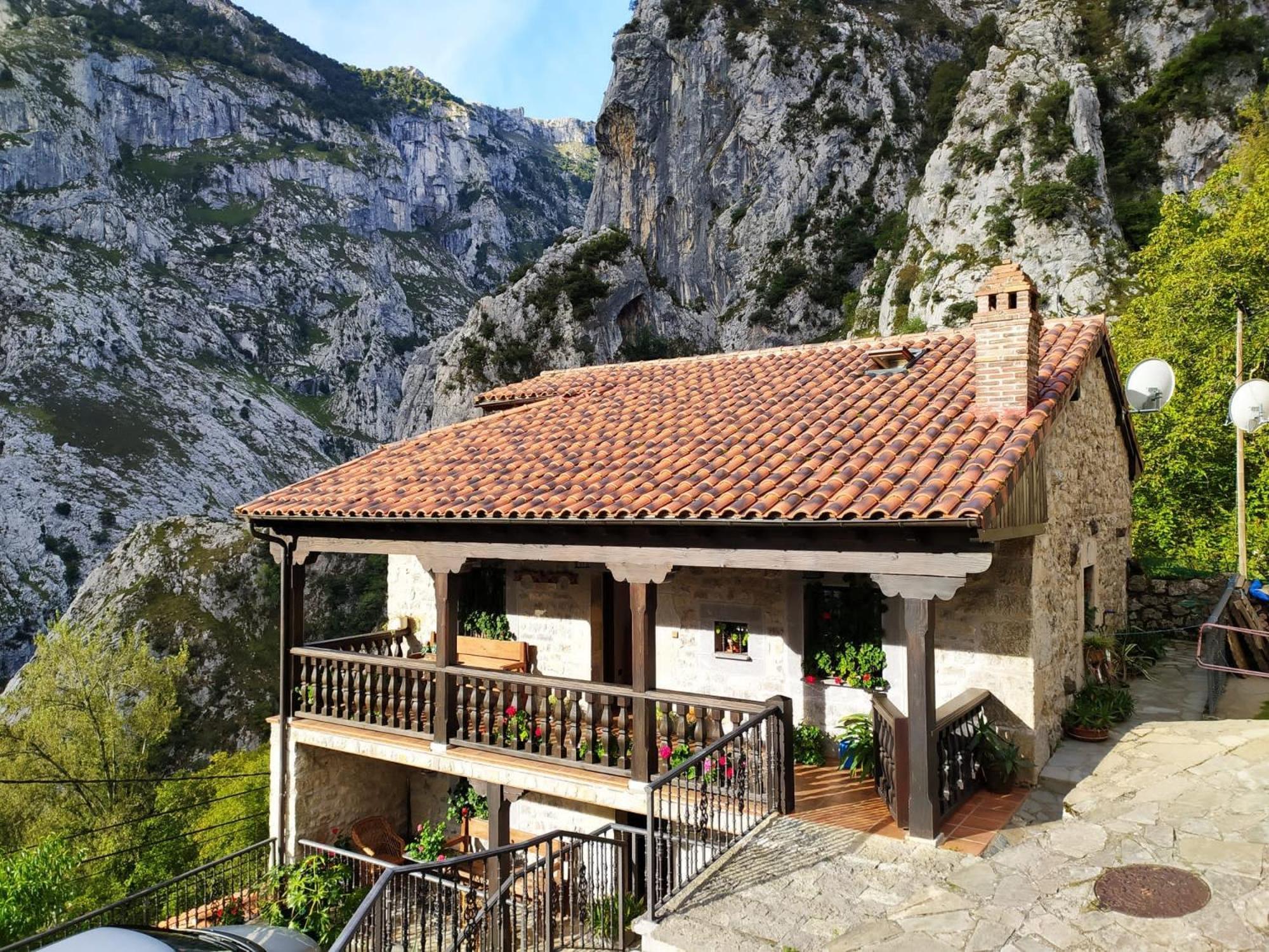 El Portal Del Abuelo Apartment Arenas De Cabrales Bagian luar foto
