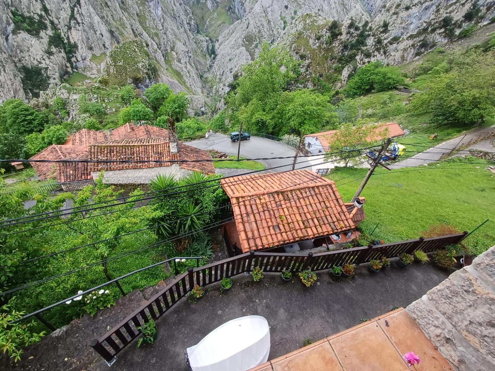 El Portal Del Abuelo Apartment Arenas De Cabrales Bagian luar foto