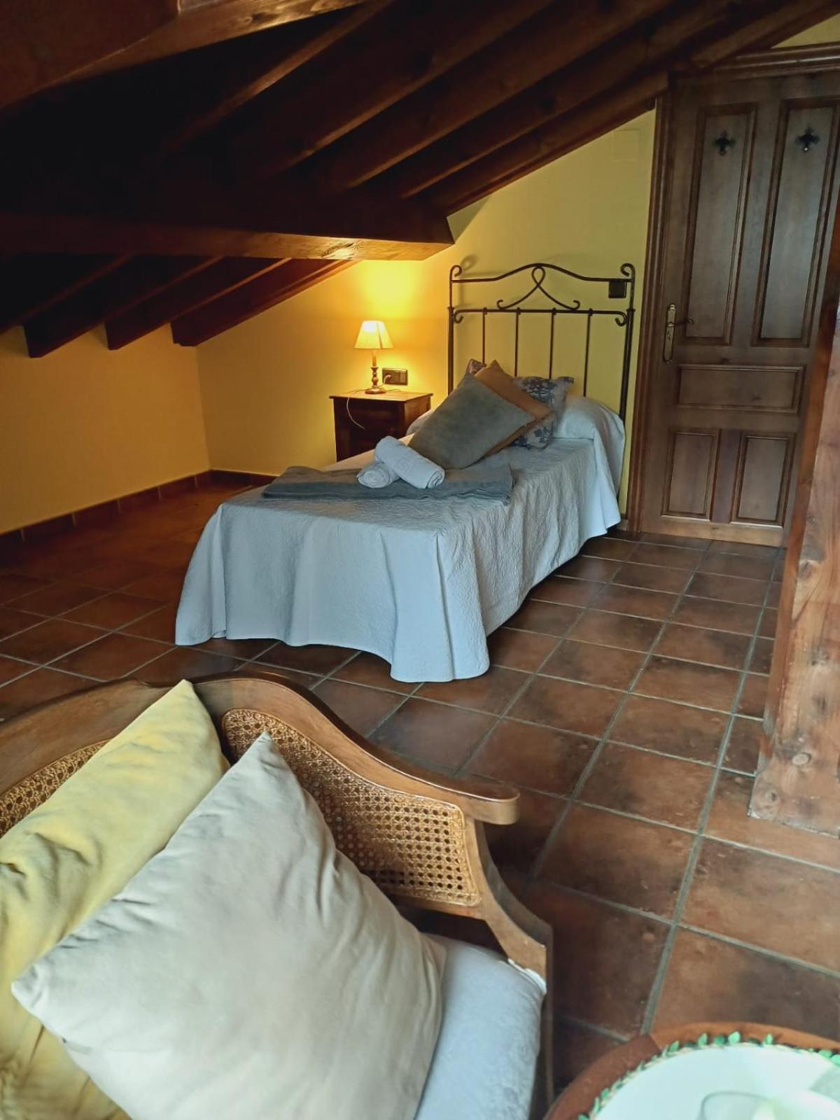 El Portal Del Abuelo Apartment Arenas De Cabrales Bagian luar foto