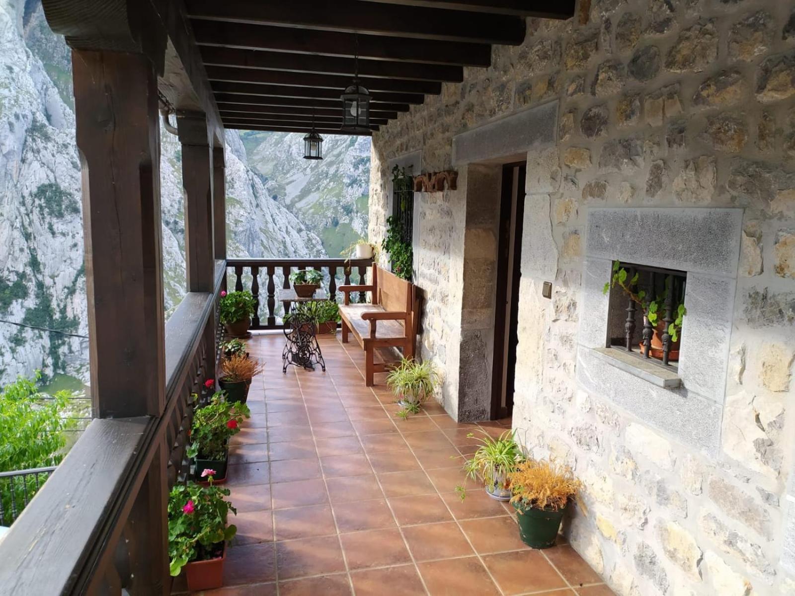 El Portal Del Abuelo Apartment Arenas De Cabrales Bagian luar foto