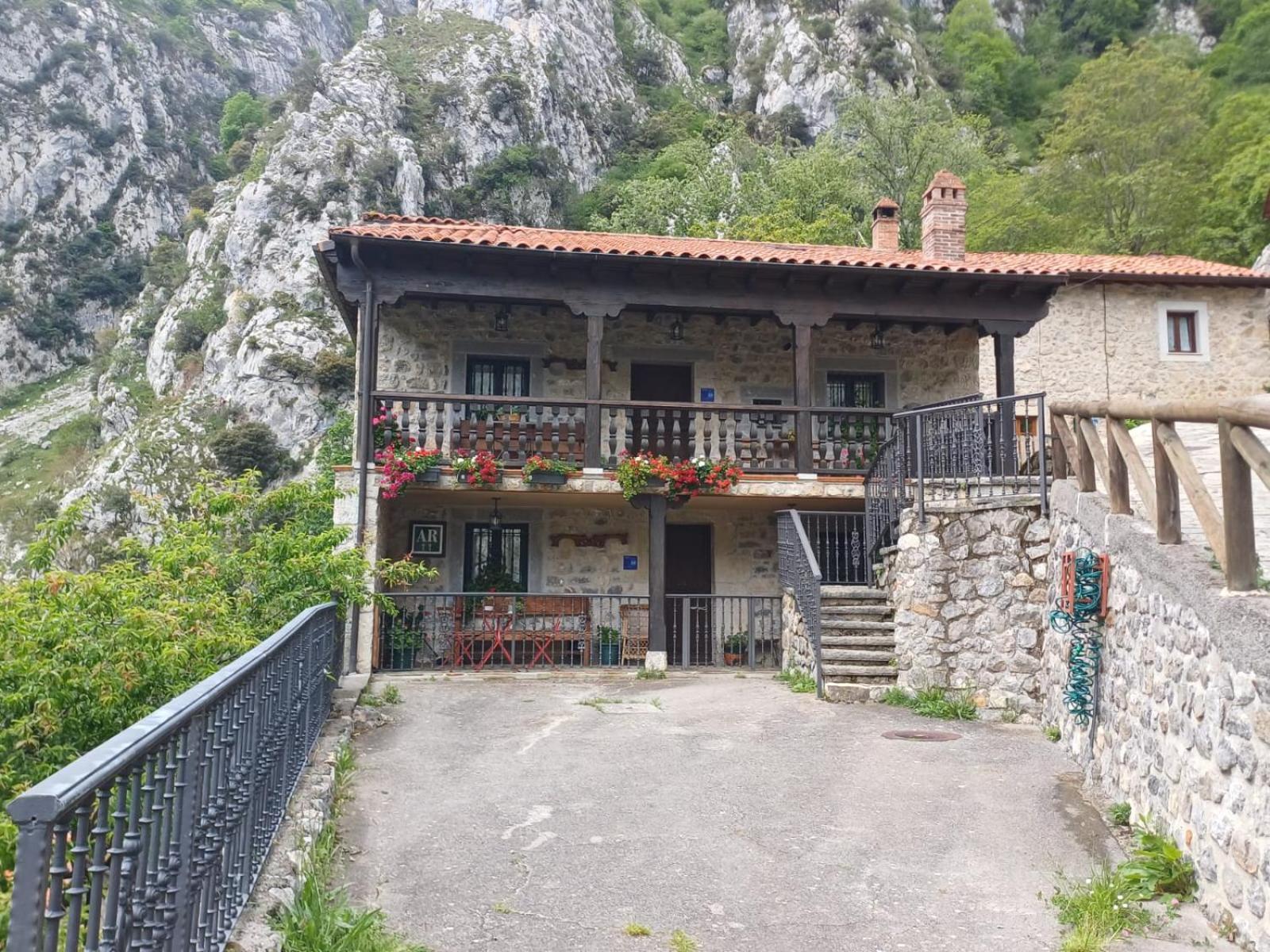 El Portal Del Abuelo Apartment Arenas De Cabrales Bagian luar foto